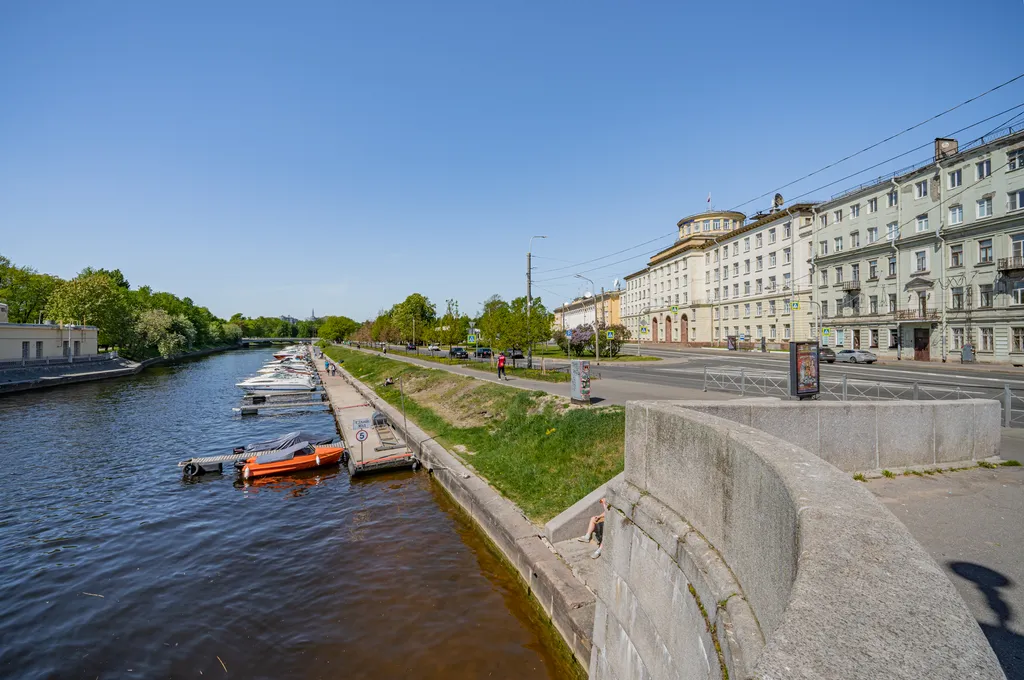 Квартира-Студия в центре Питера, с видом на Неву