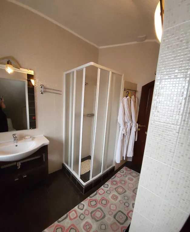 Просторные двухкомнатные апартаменты с кухней и стиральной машиной