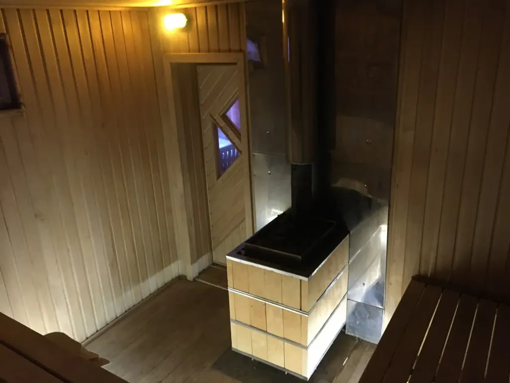 Коттедж Уютный деревянный дом с ландшафтным садом у озера — Шеметово