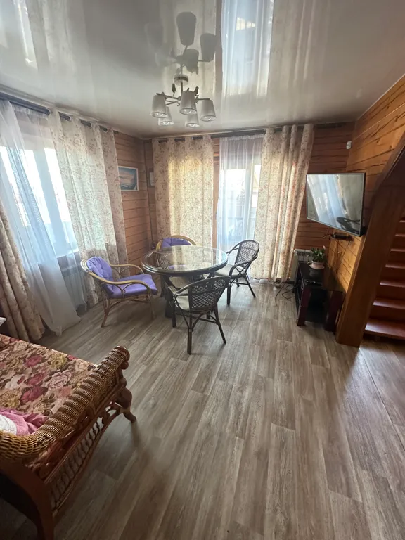 Дом у озера в Листвянке