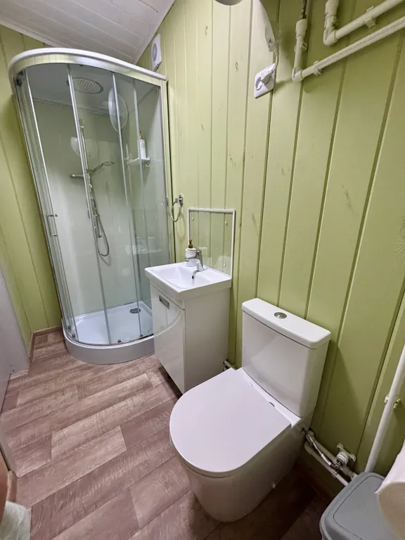 Новый, уютный дом на огороженной территории