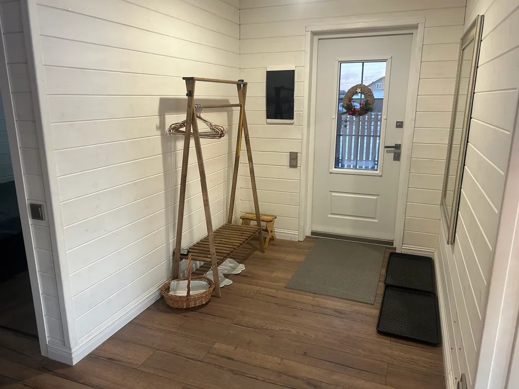 Барн с баней и чаном у озера