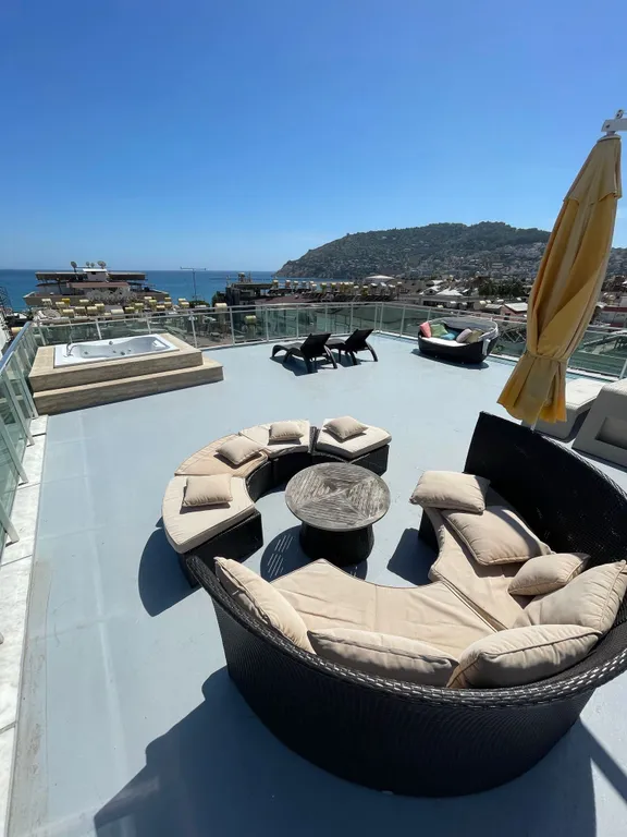 Уютный апартамент у моря с потрясающим видом в центре города