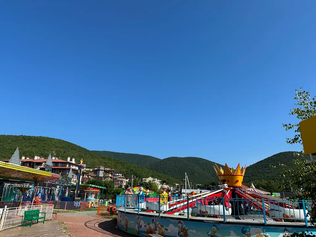 Апартаменты с видом на детскую площадку ЖК Резиденция Утриш