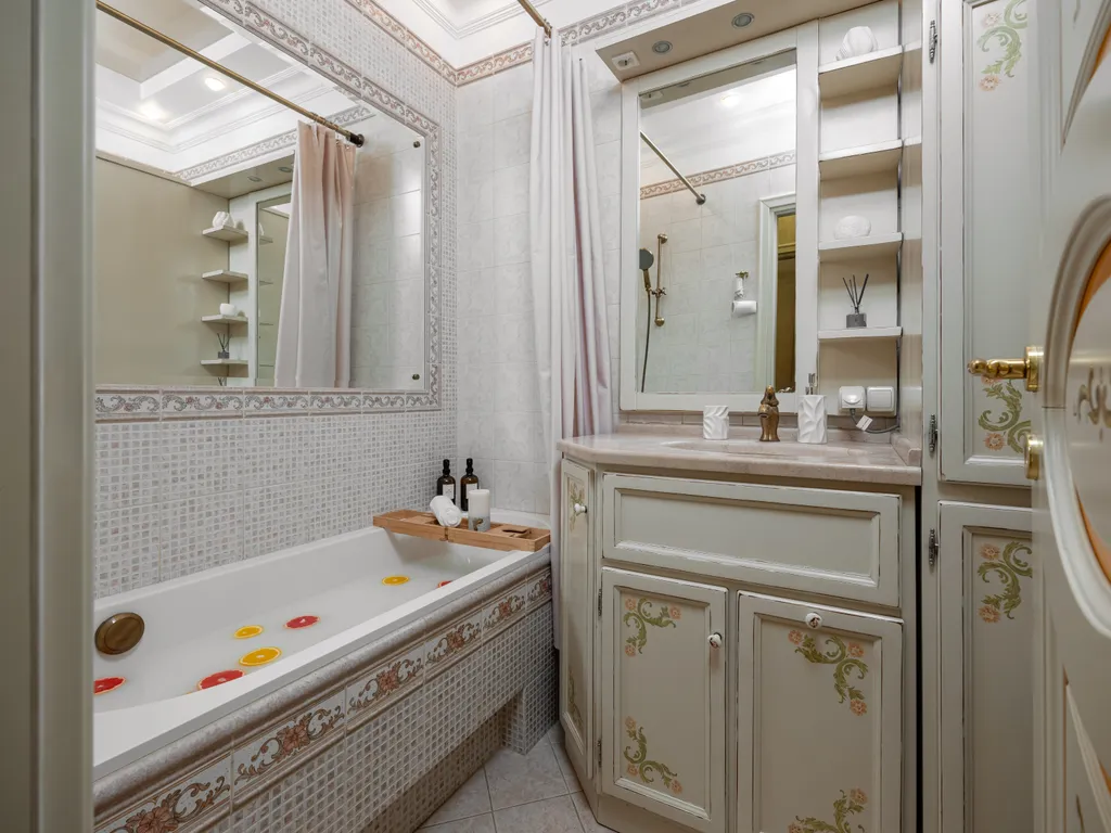 Квартира Модная Четверка с тремя ванными комнатами — Москва