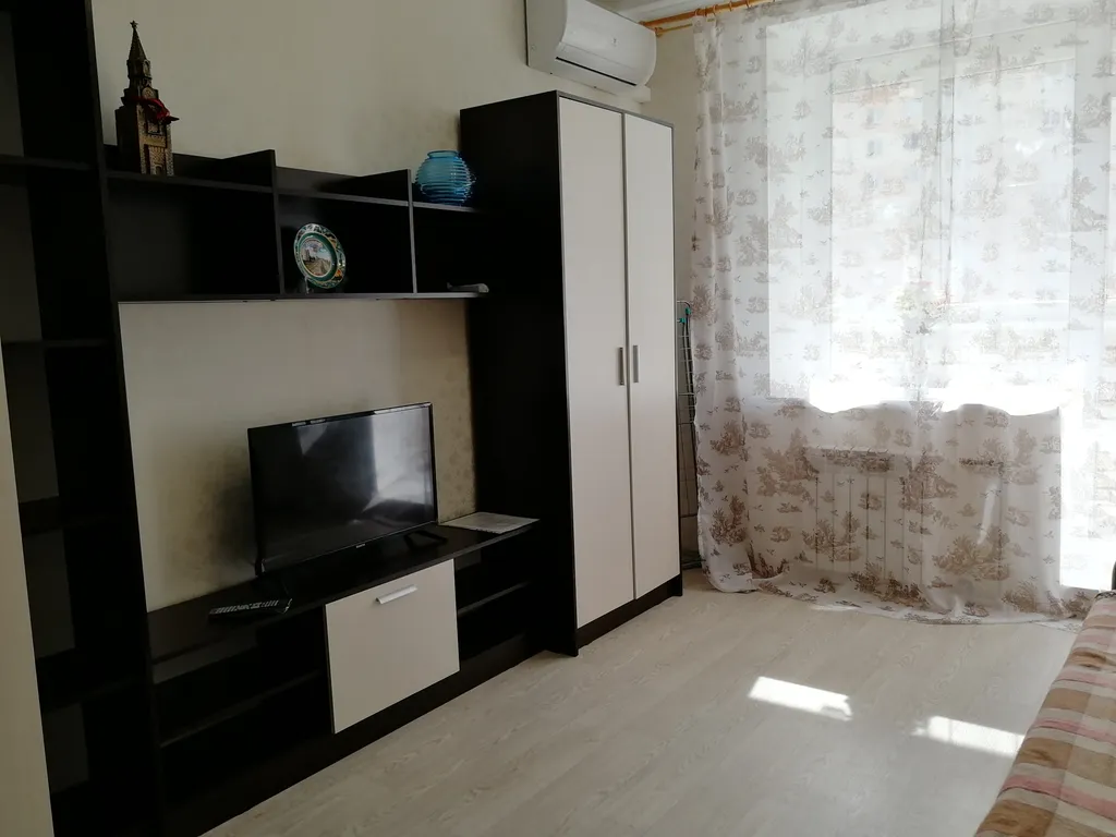 Около Дворца пионеров