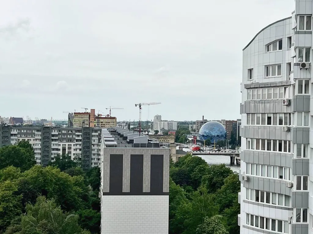 Стильный двухкомнатный люкс с видом на Кафедральный собор