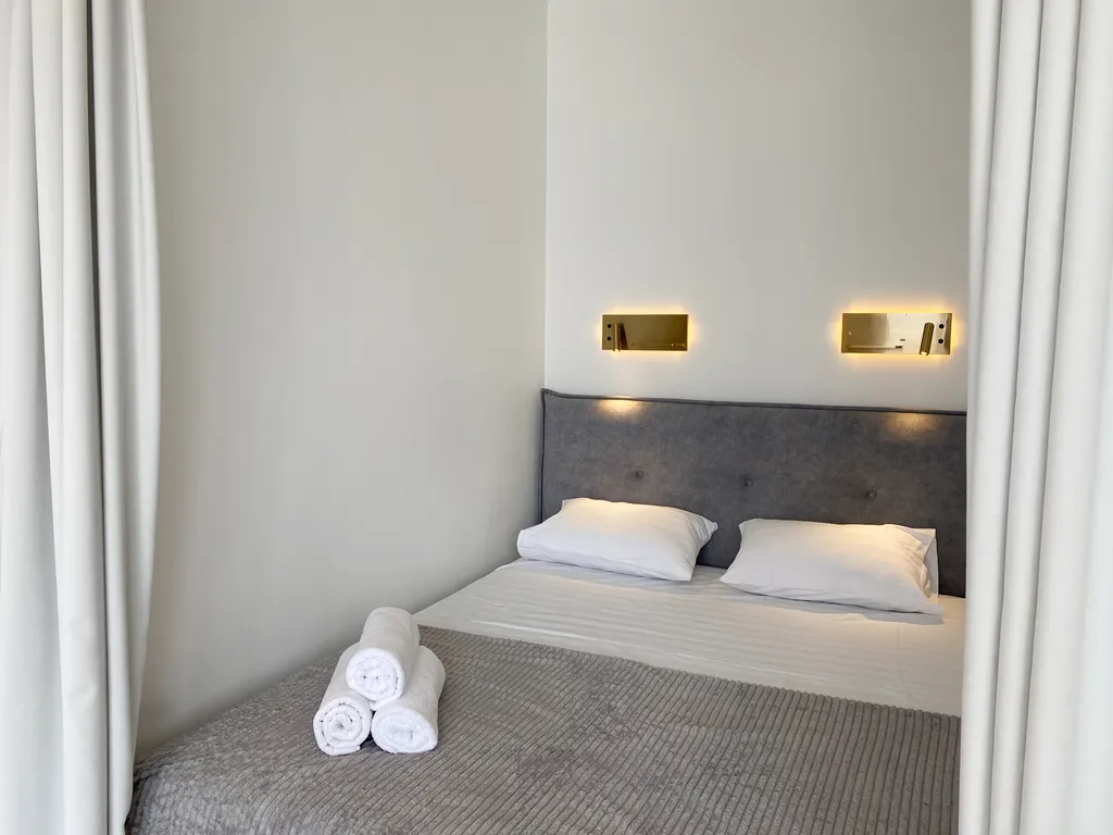 Прекрасная светлая студия у бухты Золотой рог