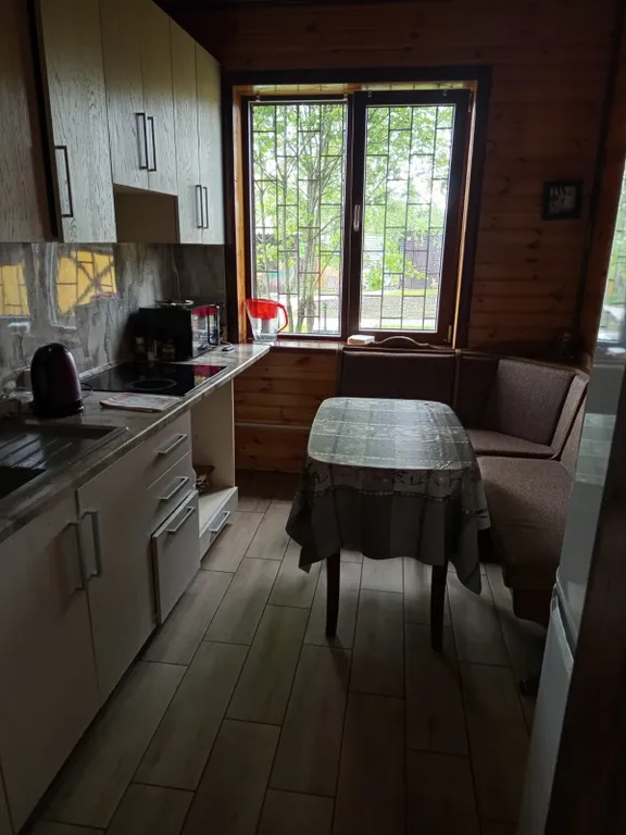 Дом с сауной, мангалом, три спальни, закрытая парковка.
 Новый год