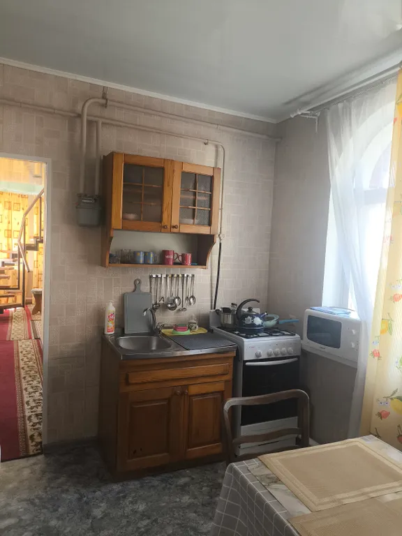 Двухэтажный коттедж с беседкой и баней для отдыха и проживания