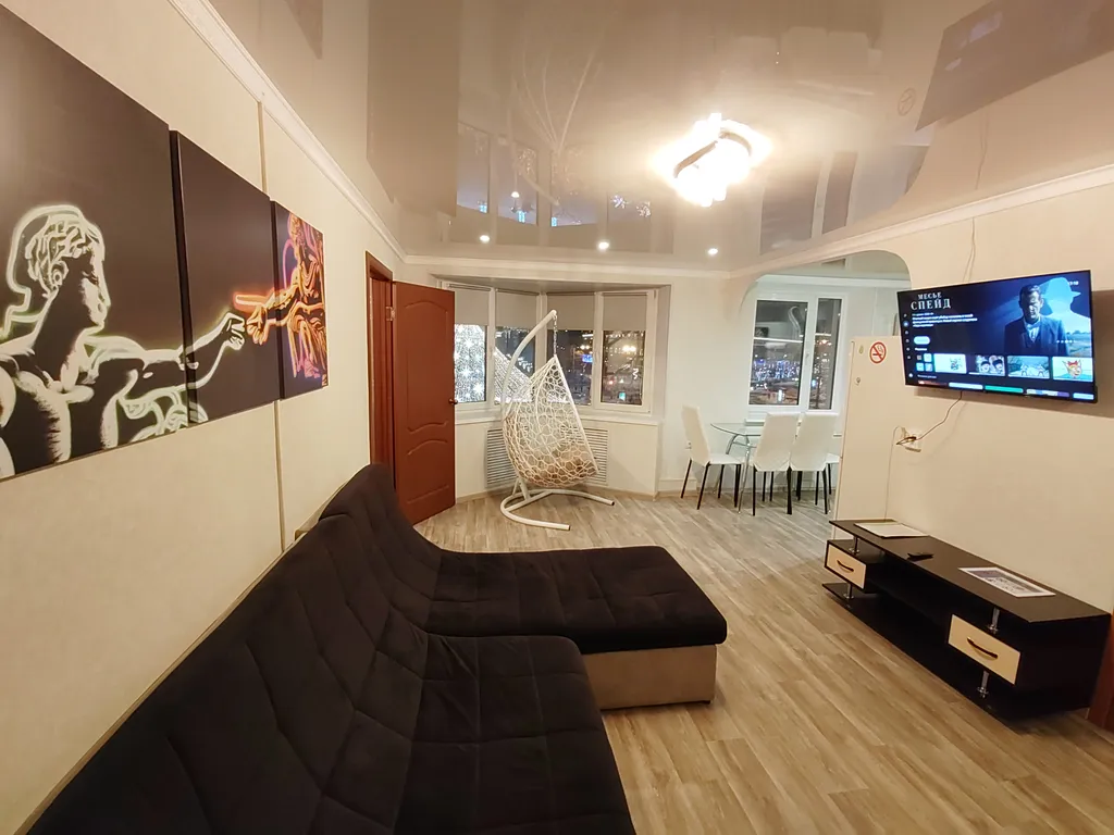 Студийного плана двухкомнатная квартира с шикарным видом на площадь Пять Углов — аренда посуточно в Мурманск