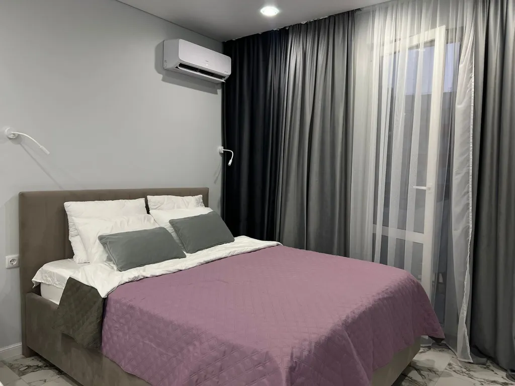 Новая студия с видом на горную реку и лес