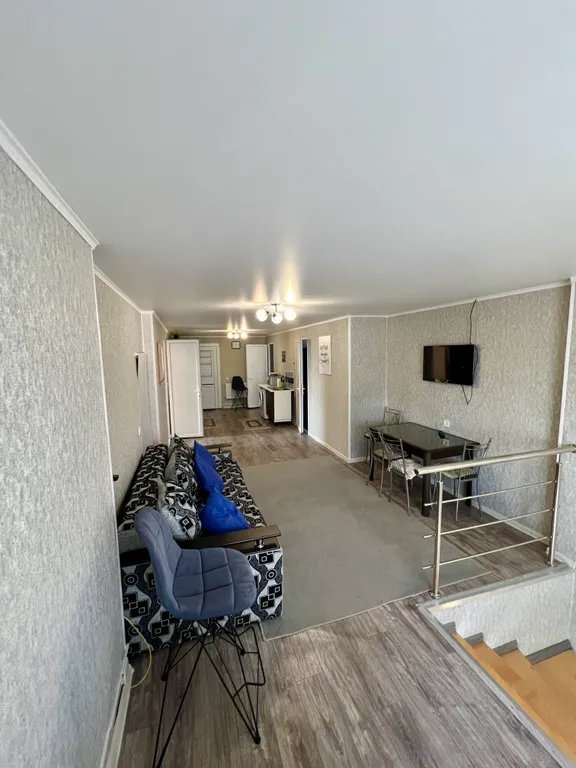 Этаж в частном доме с отдельным входом и баней на территории