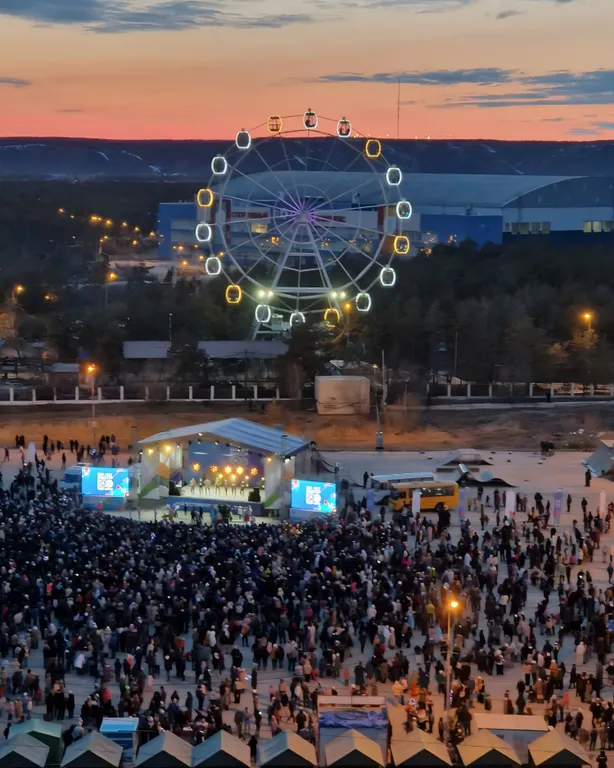 Уютная светлая квартира рядом в центре города с большой кроватью