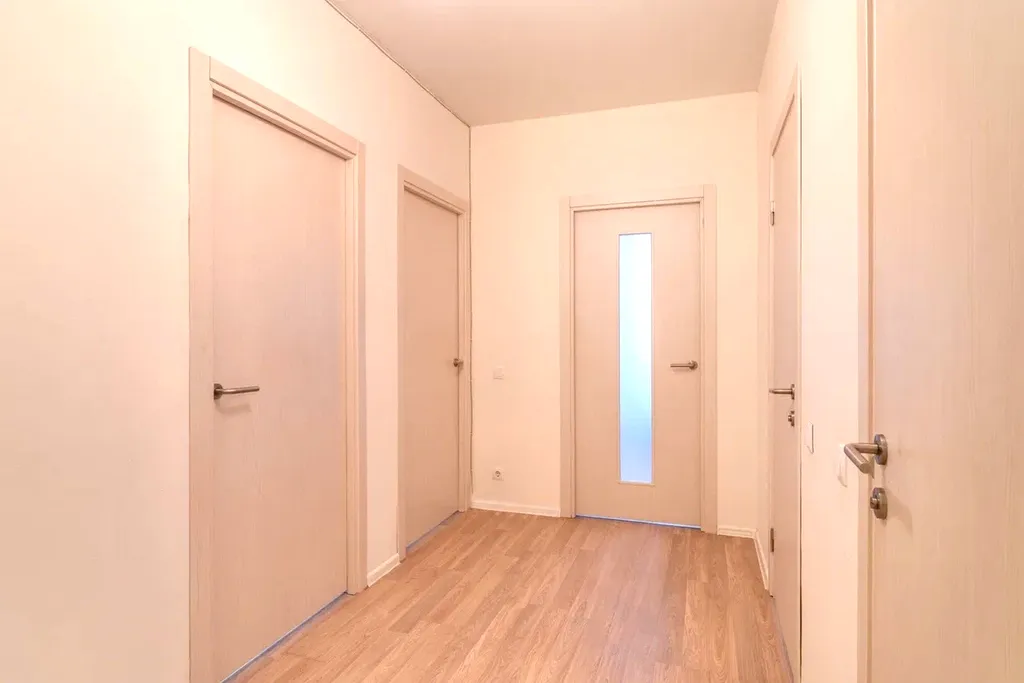 Шикарная 2-комнатная квартира с раздельными комнатами и балконом