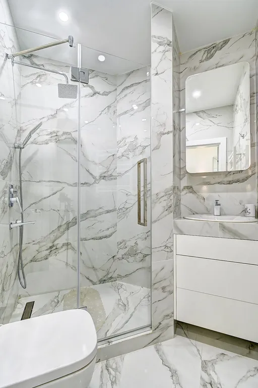 Квартира Квартира Двухкомнатная с 2 санузлами, проектором на балконе, бассейном на территории — Адлер