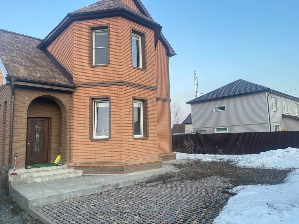 Уютный двухэтажный дом в Южно-Сахалинске в черте города