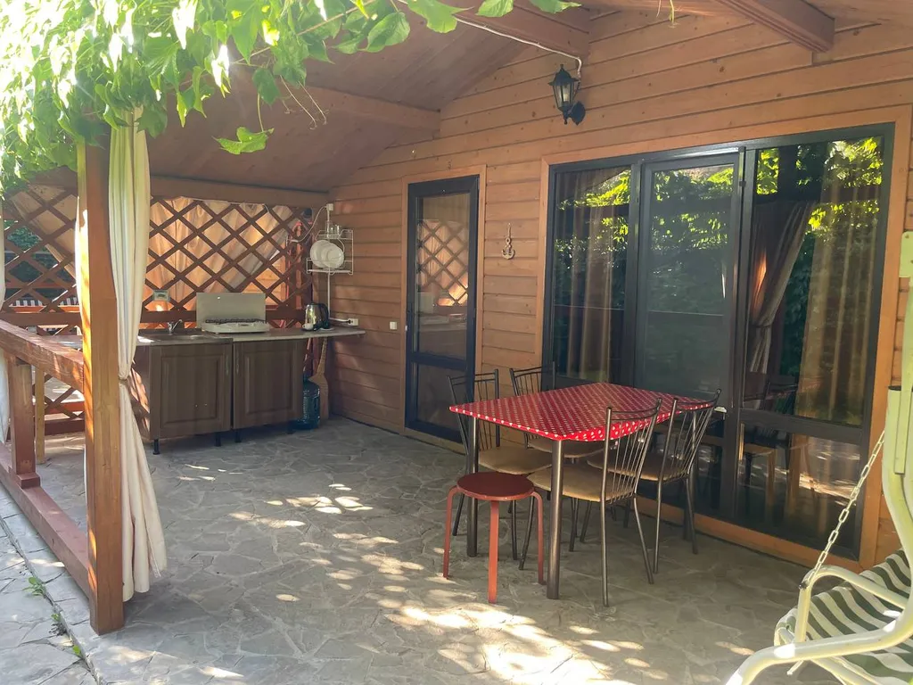 Коттедж Коттедж с террасой у моря — Кучугуры