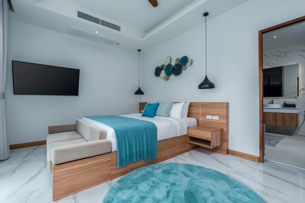 Новая вилла с бассейном, террасой и барбекю зоной, рядом с Боат авеню