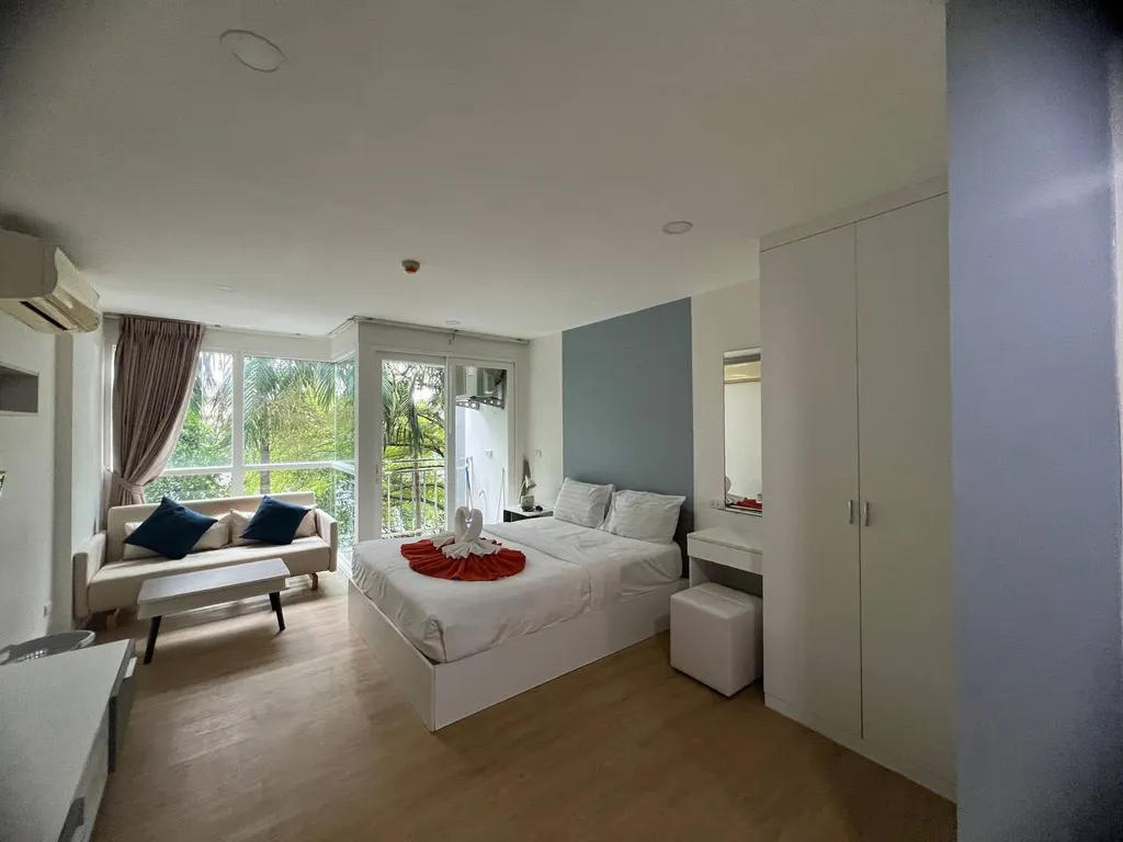 Ката Студия  после ремонта с отличным видом на сад в Ozone