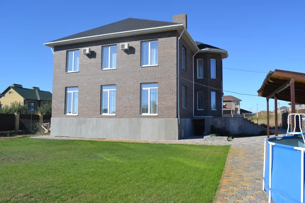 Коттедж Уютный дом с зеленой лужайкой — аренда посуточно в Волгоград