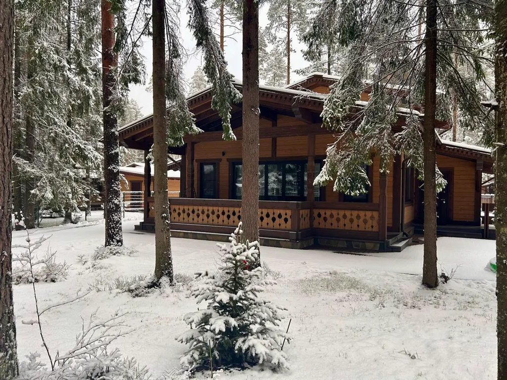 Коттедж у курорта Охта Парк