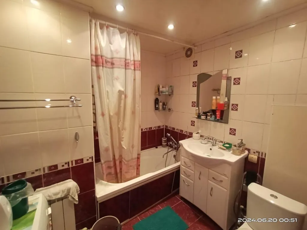 Уютная двухкомнатная квартира на первом этаже с балконом