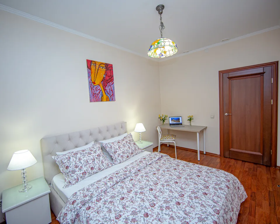 4BR Apartment next to St Isaak Cathedral