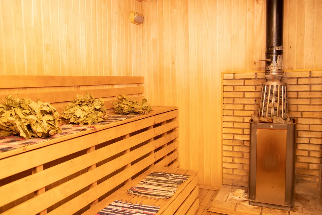 Дом охотника с бассейном для приятного отдыха