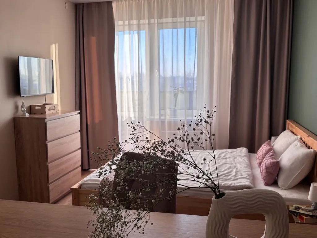 Просторная студия с атмосферой уюта и комфорта