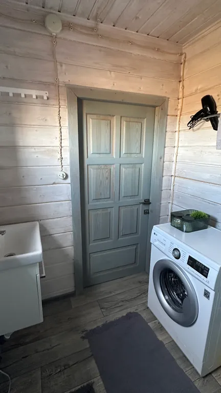 Благоустроенный дом на индивидуальной территории с видом на Байкал