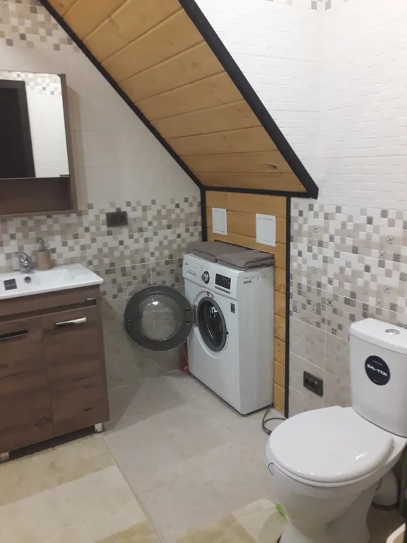 Шале у горной речки