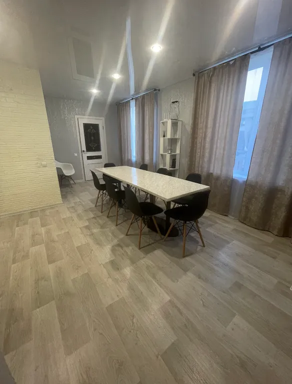 Уютный дом с баней и бассейном в 10 минутах от города