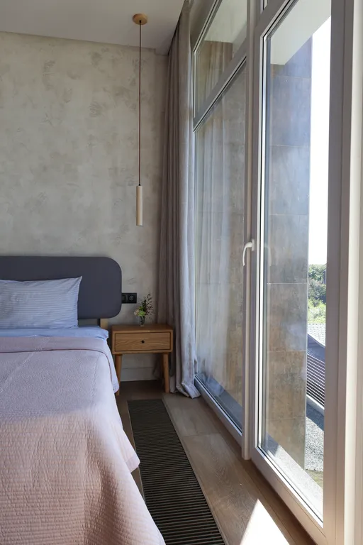 Светлый коттедж с видом на море