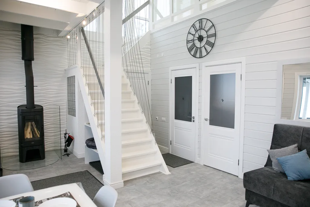 Коттедж Солнесная гора-Сяпся с сауной, 3 спальнями и видом на озеро