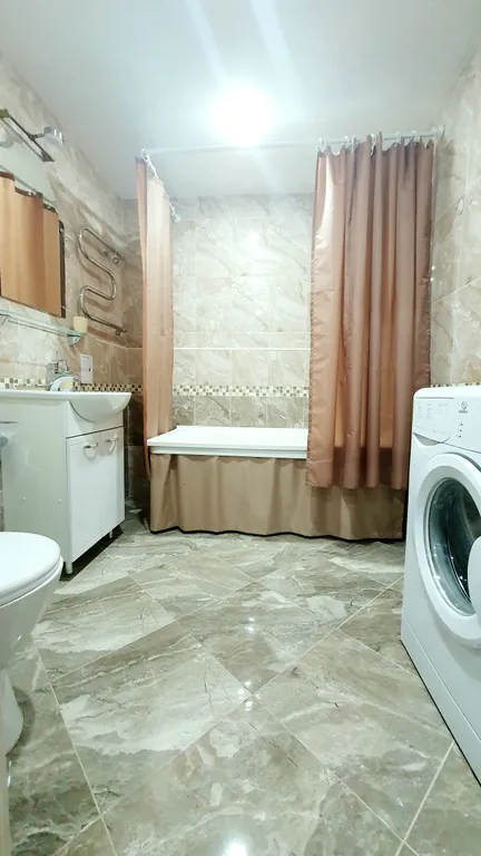 Уютный дом с собственным двором, навесом и парковкой