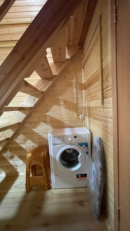 Уютный Дом в лесу с камином.