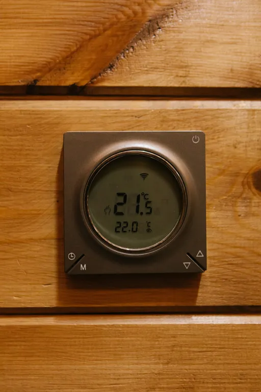 Домик в лесу вблизи от города в стиле A-frame