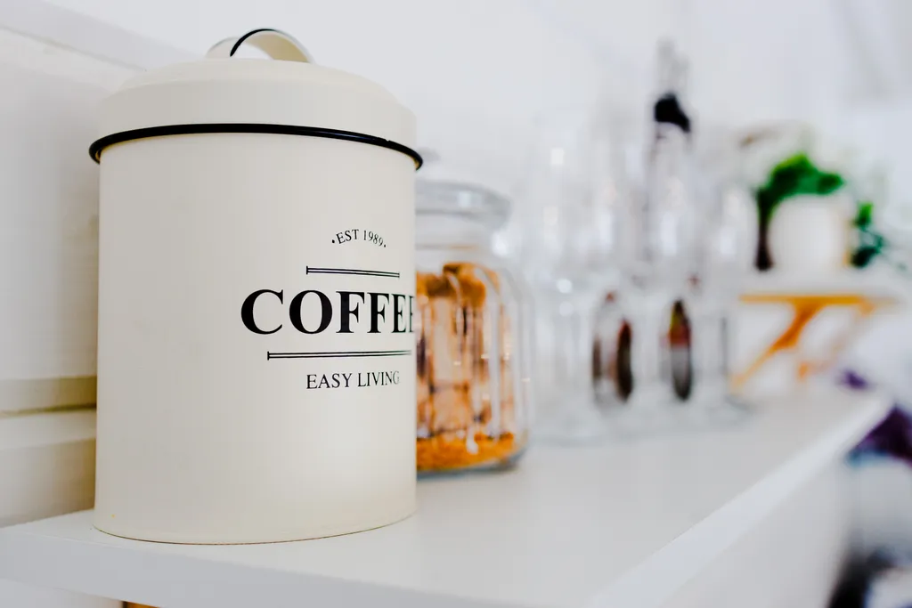 Новый панорамный дом с лесом на участке