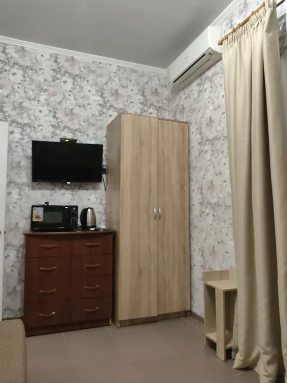 Семейный двухкомнатный номер с изолированными комнатами и с балконом