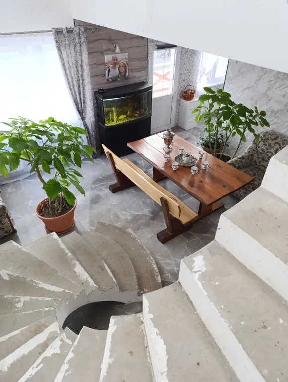 Уютный домик в деревне с беседкой и мангалом на улице