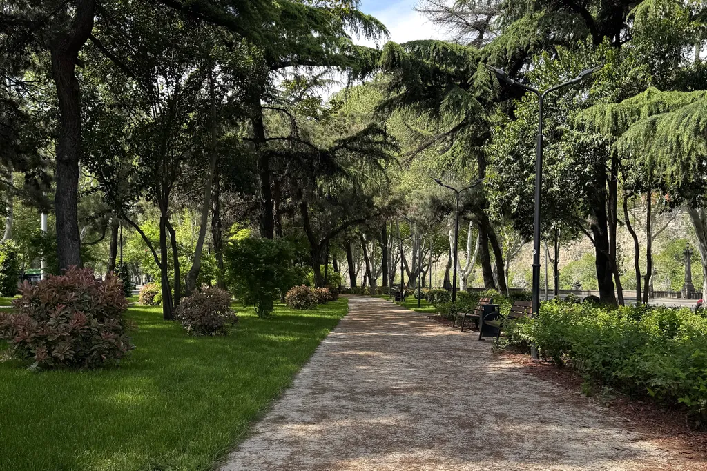 Уютно и стильно в центре города, близко к старому Тбилиси