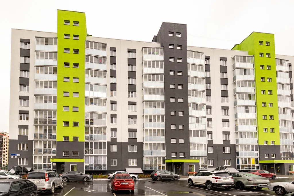 Квартира с жёлтым диваном