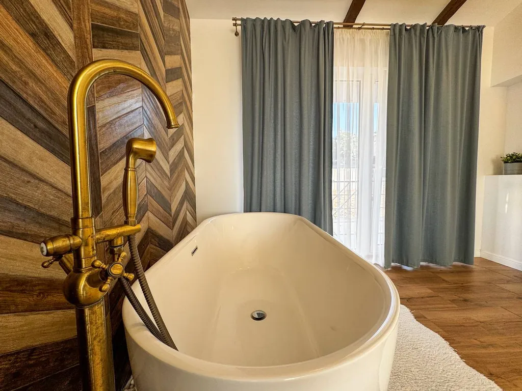 Таунхаус с дизайнерским ремонтом и террасой