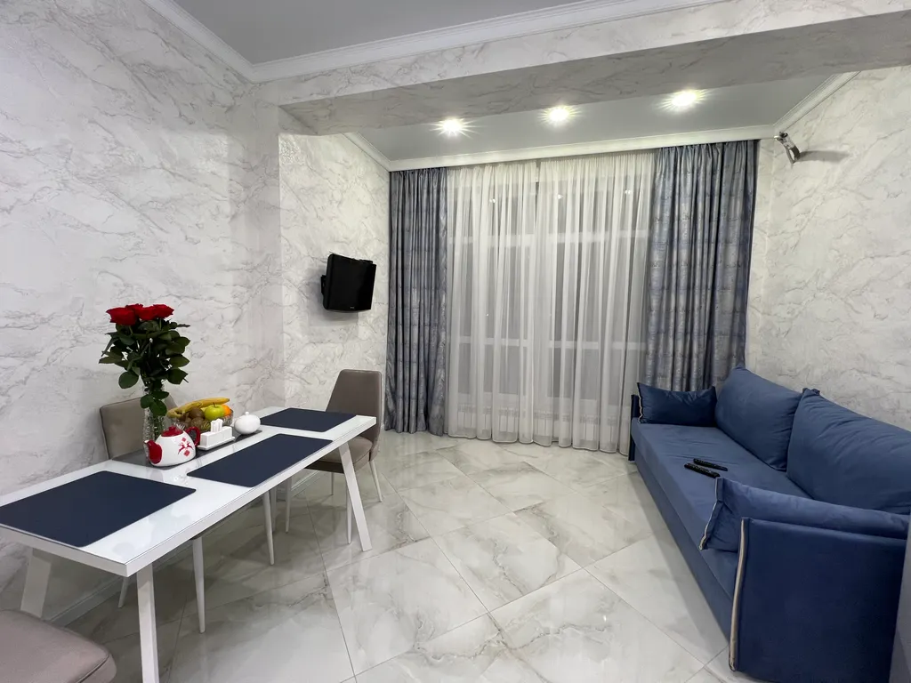 Уютная квартира в центре города с видом на горы