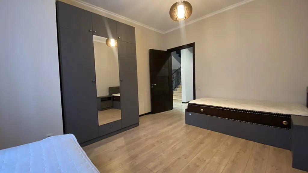 5-комнатный Дом