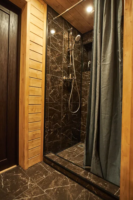 Коттедж A-frame дом рядом с озером — Светлое