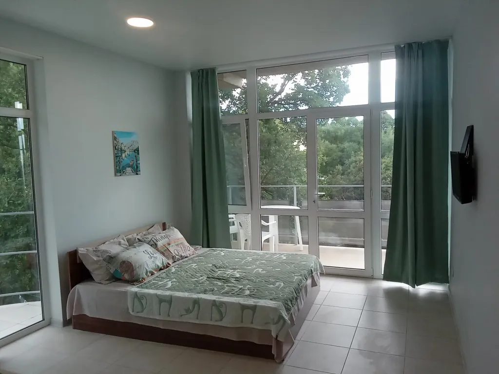 Квартира Улучшенная трёхместная студия с видом на море с балкона — аренда посуточно в Симеиз