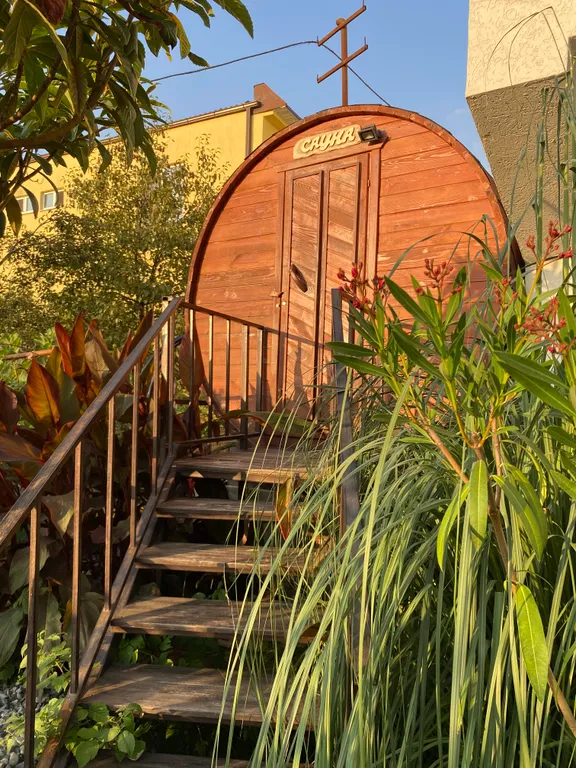 Дом в живописной деревне у моря с бассейном