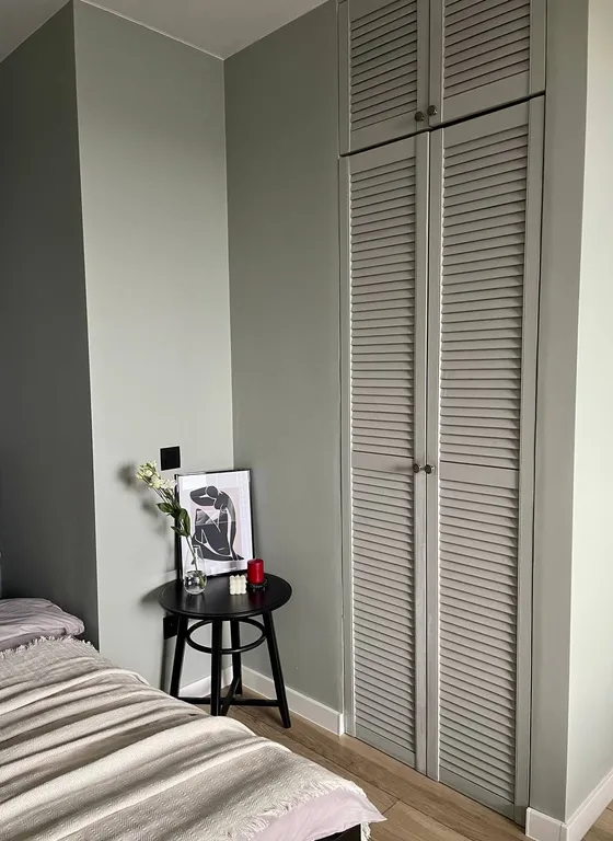 Стильная студия с красивым видом из окна